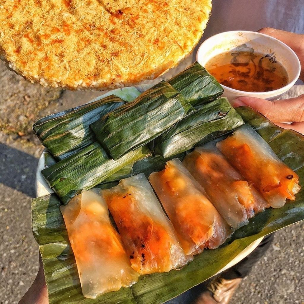 Explore bánh bột lọc trần spots on an eco-friendly tour